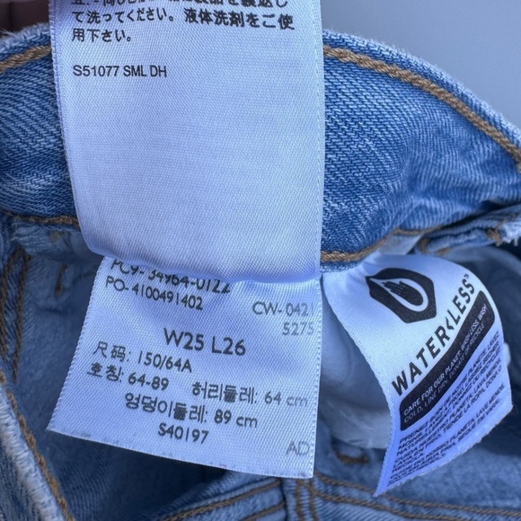 Levi’s Wedgie Straight Light Wash Raw Hem Button Fly High Rise Jeans Size 25 - Picture 13 of 14